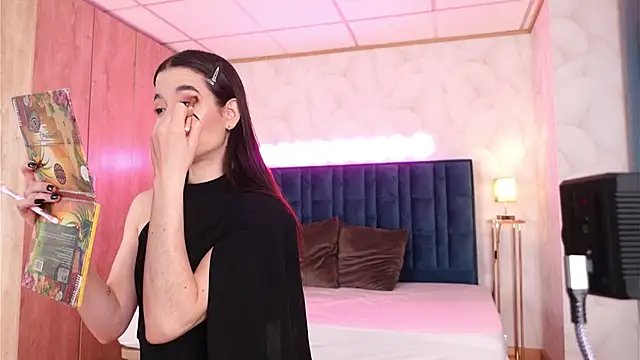 Snapshot of LucyFever chatting on 12-23-25, 07:28 LucyFever online show from 12-23-25, 07:28