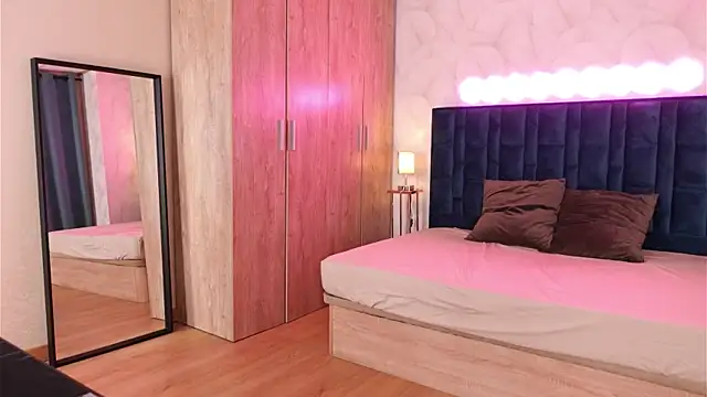 Snapshot of LucyFever chatting on 01-07-26, 06:27 LucyFever online show from 01-07-26, 06:27