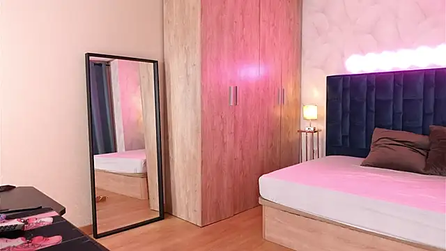 Snapshot of LucyFever chatting on 01-08-26, 06:48 LucyFever online show from 01-08-26, 06:48