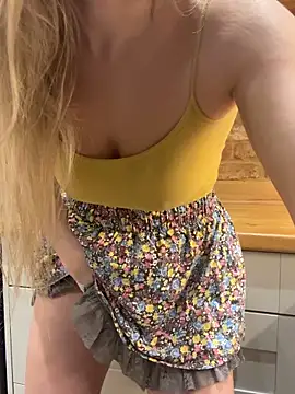 SiennaV online show from 03-25-26, 04:29