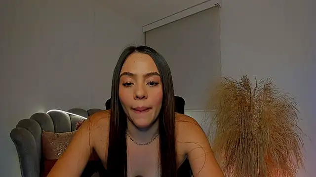 Kamilamonroe online show from 12-23-25, 03:48