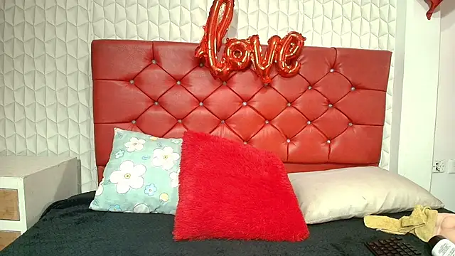 Snapshot of Elizabetth_Roman chatting on 02-19-26, 08:27 Elizabetth Roman online show from 02-19-26, 08:27