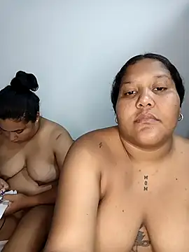 Snapshot of VaneandRossy chatting on 04-29-26, 02:37 VaneandRossy online show from 04-29-26, 02:37