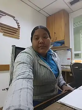 Snapshot of VaneandRossy chatting on 05-15-26, 02:46 VaneandRossy online show from 05-15-26, 02:46