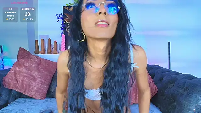 Snapshot of megan_luxe_ chatting on 12-05-25, 07:54 megan luxe online show from 12-05-25, 07:54