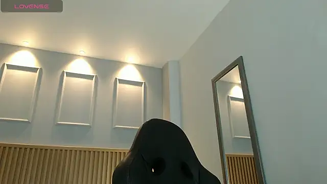 VENUSGREYS1 online show from 04-29-26, 06:36