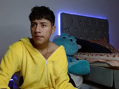 Snapshot of Sebas_Ross04 chatting on 12-14-25, 10:58 Sebas Ross04 online show from 12-14-25, 10:58