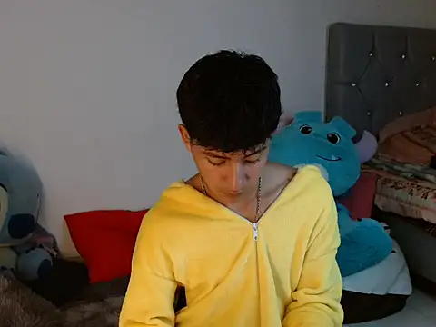 Snapshot of Sebas_Ross04 chatting on 01-14-26, 04:45 Sebas Ross04 online show from 01-14-26, 04:45