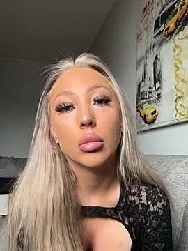 Snapshot of Sannababyy chatting on 03-25-26, 01:39 Sannababyy online show from 03-25-26, 01:39