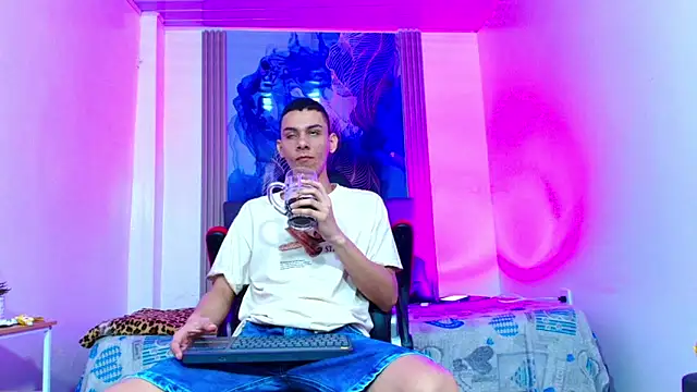 Valentina and sneider  online show from 05-08-26, 10:59