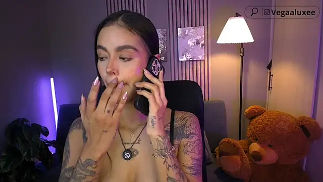VegaLuxe online show from 05-11-26, 03:07