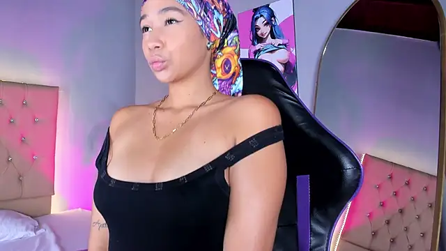 EmmaLawrence  online show from 12-15-25, 08:13