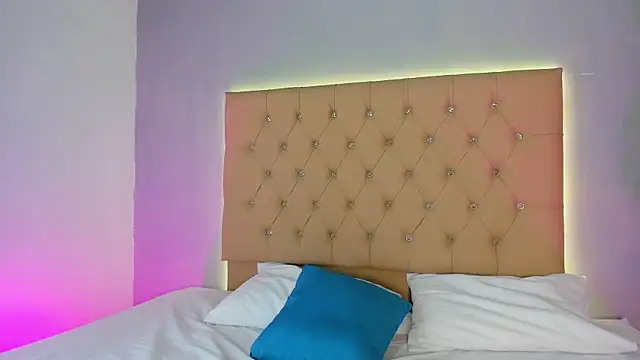 EmmaLawrence  online show from 01-11-26, 08:03