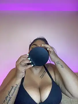 Snapshot of YenthCorona chatting on 02-13-26, 03:13 YenthCorona online show from 02-13-26, 03:13