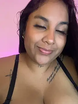 Snapshot of YenthCorona chatting on 02-20-26, 02:30 YenthCorona online show from 02-20-26, 02:30