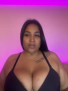 Snapshot of YenthCorona chatting on 02-24-26, 01:36 YenthCorona online show from 02-24-26, 01:36