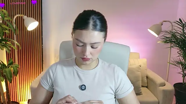 Snapshot of victoria___moon chatting on 04-09-26, 01:49 victoria moon online show from 04-09-26, 01:49