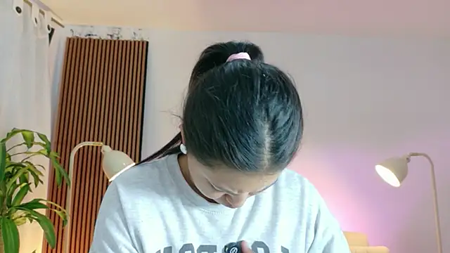 Snapshot of victoria___moon chatting on 04-17-26, 04:10 victoria moon online show from 04-17-26, 04:10