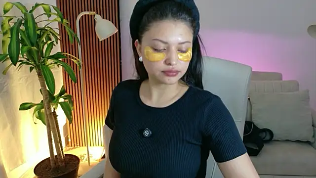Snapshot of victoria___moon chatting on 04-19-26, 03:22 victoria moon online show from 04-19-26, 03:22