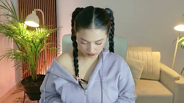 Snapshot of victoria___moon chatting on 05-11-26, 01:39 victoria moon online show from 05-11-26, 01:39