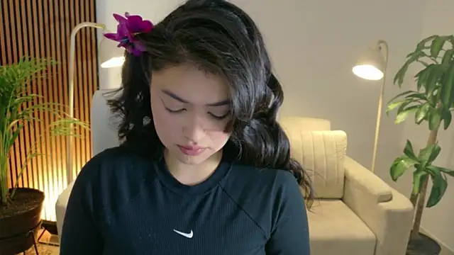 Snapshot of victoria___moon chatting on 05-15-26, 02:13 victoria moon online show from 05-15-26, 02:13