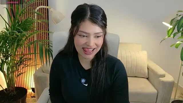 Snapshot of victoria___moon chatting on 05-22-26, 02:33 victoria moon online show from 05-22-26, 02:33