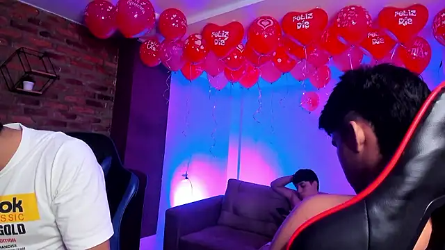 Snapshot of HotThreesoome chatting on 02-16-26, 12:34 HotThreesoome online show from 02-16-26, 12:34