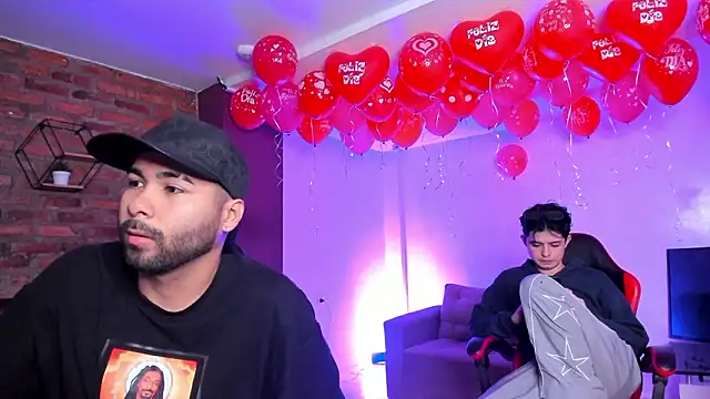 Snapshot of HotThreesoome chatting on 02-18-26, 12:12 HotThreesoome online show from 02-18-26, 12:12