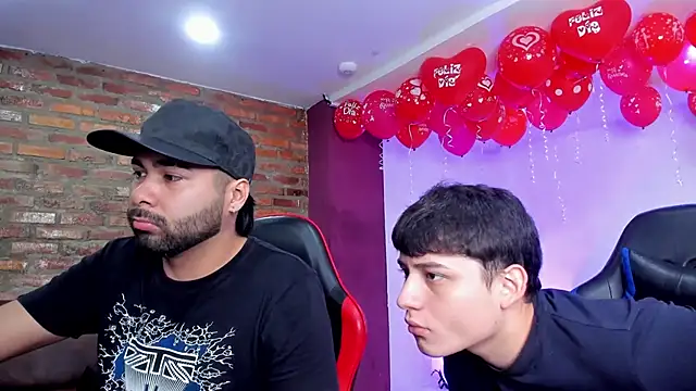 Snapshot of HotThreesoome chatting on 02-20-26, 12:27 HotThreesoome online show from 02-20-26, 12:27