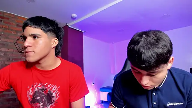 Snapshot of HotThreesoome chatting on 03-03-26, 12:33 HotThreesoome online show from 03-03-26, 12:33