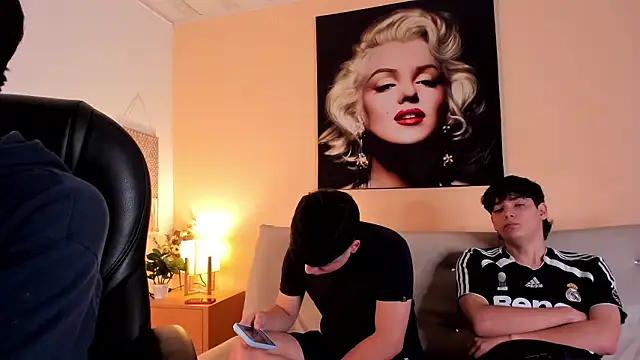 Snapshot of HotThreesoome chatting on 03-24-26, 12:32 HotThreesoome online show from 03-24-26, 12:32