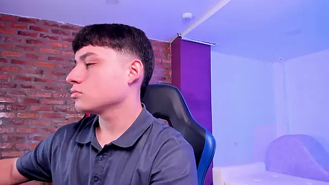 Snapshot of HotThreesoome chatting on 03-26-26, 12:44 HotThreesoome online show from 03-26-26, 12:44