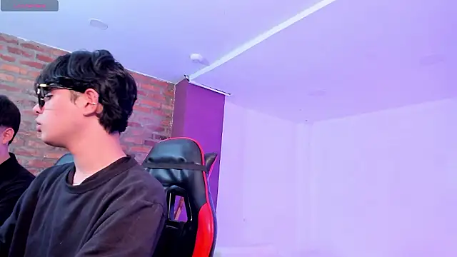 Snapshot of HotThreesoome chatting on 03-27-26, 12:16 HotThreesoome online show from 03-27-26, 12:16