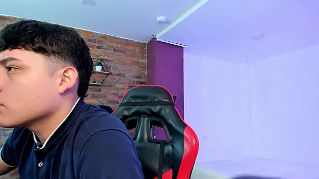 Snapshot of HotThreesoome chatting on 03-28-26, 12:27 HotThreesoome online show from 03-28-26, 12:27