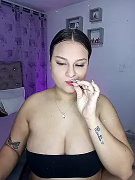 Snapshot of Valeriaa_21 chatting on 01-08-26, 09:06 Valeriaa 21 online show from 01-08-26, 09:06