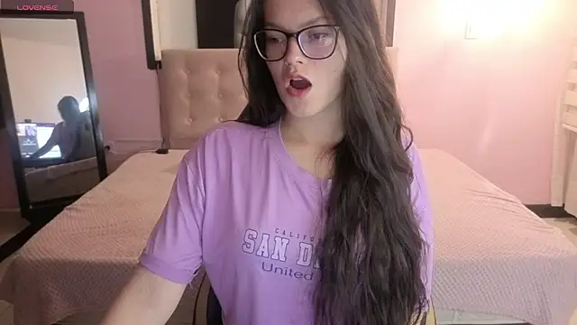 Sara valderrama  online show from 05-04-26, 01:07