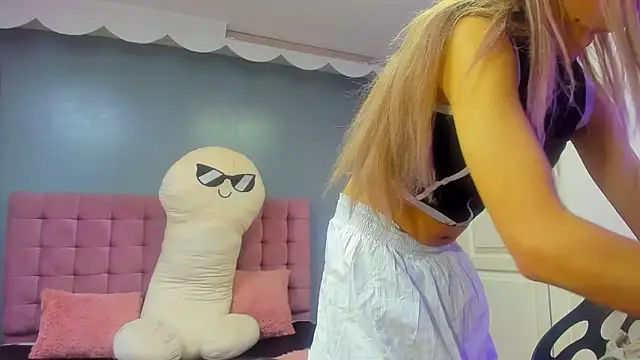 Lis Pearson online show from 03-28-26, 01:49