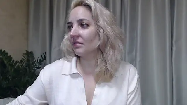 Snapshot of sweetpussy chatting on 09-30-25, 02:33 sweetpussy online show from 09-30-25, 02:33