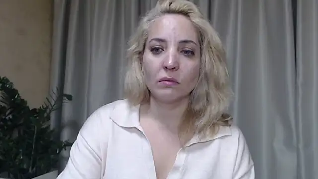 Snapshot of sweetpussy chatting on 10-13-25, 04:07 sweetpussy online show from 10-13-25, 04:07