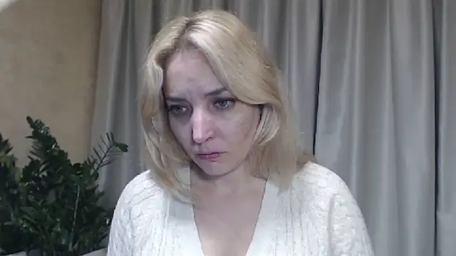 Snapshot of sweetpussy chatting on 10-14-25, 03:57 sweetpussy online show from 10-14-25, 03:57