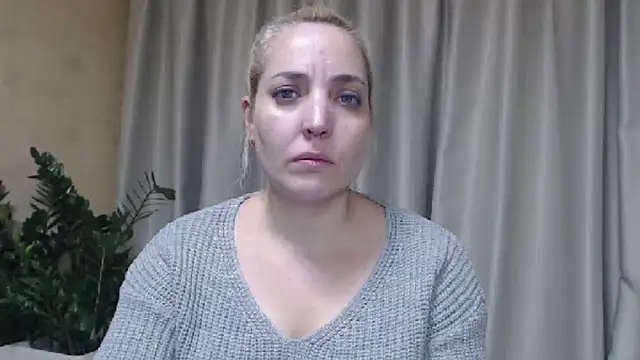 Snapshot of sweetpussy chatting on 10-17-25, 01:03 sweetpussy online show from 10-17-25, 01:03