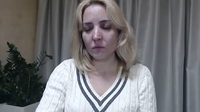 Snapshot of sweetpussy chatting on 10-22-25, 02:06 sweetpussy online show from 10-22-25, 02:06