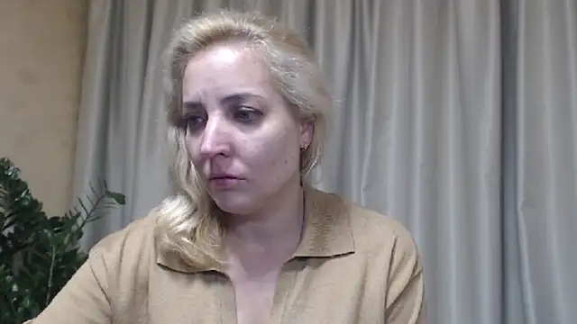 Snapshot of sweetpussy chatting on 10-25-25, 01:51 sweetpussy online show from 10-25-25, 01:51