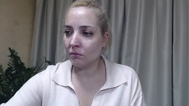 Snapshot of sweetpussy chatting on 10-29-25, 03:58 sweetpussy online show from 10-29-25, 03:58