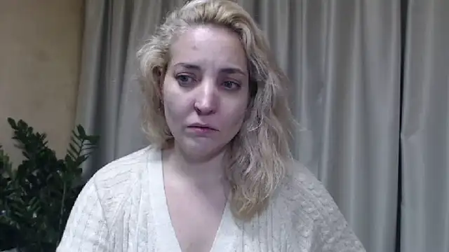 Snapshot of sweetpussy chatting on 11-08-25, 02:28 sweetpussy online show from 11-08-25, 02:28