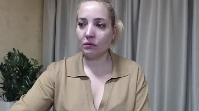 Snapshot of sweetpussy chatting on 02-19-26, 05:42 sweetpussy online show from 02-19-26, 05:42
