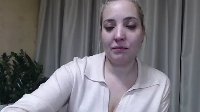 Snapshot of sweetpussy chatting on 03-05-26, 06:37 sweetpussy online show from 03-05-26, 06:37