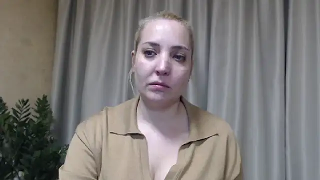 Snapshot of sweetpussy chatting on 03-21-26, 05:05 sweetpussy online show from 03-21-26, 05:05
