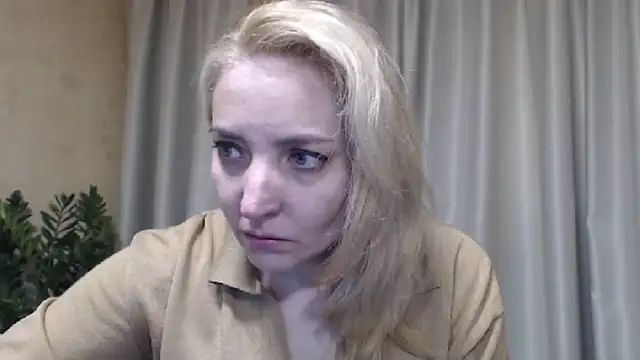 Snapshot of sweetpussy chatting on 04-12-26, 11:37 sweetpussy online show from 04-12-26, 11:37
