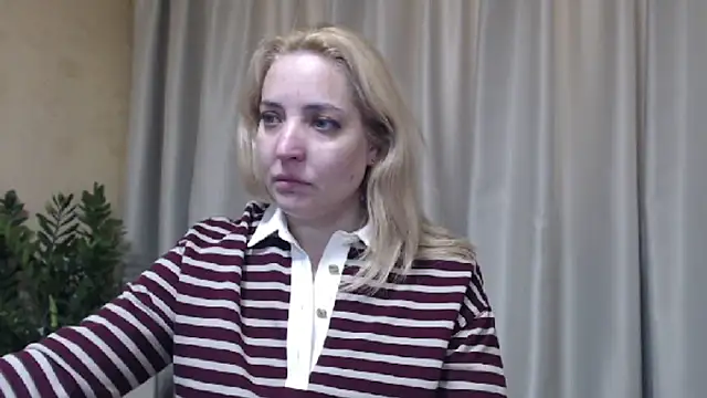 Snapshot of sweetpussy chatting on 04-15-26, 02:24 sweetpussy online show from 04-15-26, 02:24